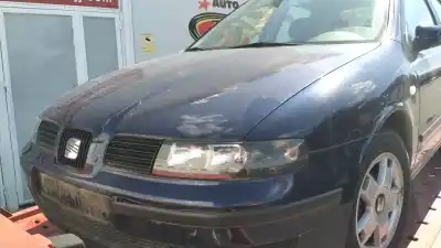 Здавання транспортного засобу seat leon (1m1) signo року 2001 потужний azd