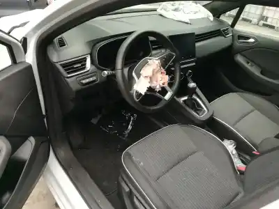 Veicolo di demolizione renault                                            clio v                                                                                                                                                                                                                                                     zen                                                                                                                                                                                                                                                        dell'anno 2020 alimentato k9k u8