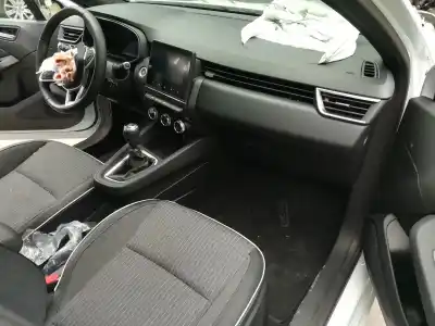 Veicolo di demolizione renault                                            clio v                                                                                                                                                                                                                                                     zen                                                                                                                                                                                                                                                        dell'anno 2020 alimentato k9k u8