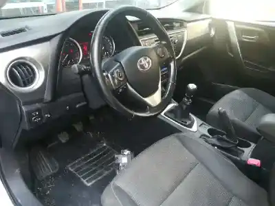 Veicolo di demolizione toyota auris active dell'anno 2014 alimentato 1nd