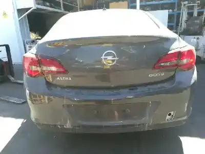 Véhicule à la ferraille opel astra j lim. excellence de l'année 2014 alimenté b16dtl