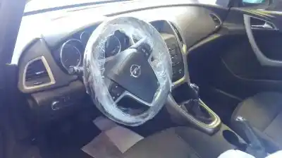 Veículo de Sucata opel astra j lim. enjoy do ano 2011 alimentado a17dtr