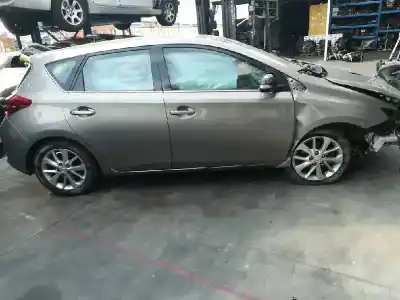 Veicolo di demolizione toyota auris active dell'anno 2014 alimentato 1nd