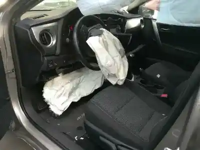 Veicolo di demolizione toyota auris active dell'anno 2014 alimentato 1nd