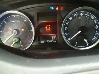 Veicolo di demolizione toyota auris active dell'anno 2014 alimentato 1nd