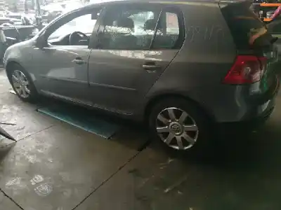 Sloopvoertuig volkswagen golf v berlina (1k1) highline van het jaar 2006 aangedreven bkd