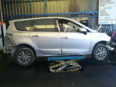 Sloopvoertuig RENAULT SCENIC III Grand Family Edition van het jaar 2012 aangedreven K9K836