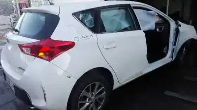 Vehicul casat toyota auris active al anului 2014 alimentat 1zr