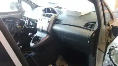 Sloopvoertuig toyota verso advance van het jaar 2009 aangedreven 2zr fae