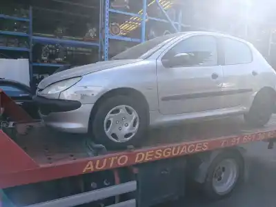 Veículo de Sucata peugeot 206 fastback (2a/c) 1.4 hdi do ano 2002 alimentado 8hx (dv4td)