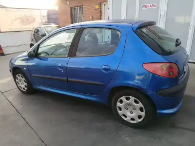 Veículo de Sucata PEUGEOT 206 FASTBACK (2A/C) 1.4 HDI do ano 2003 alimentado 8HX (DV4TD)