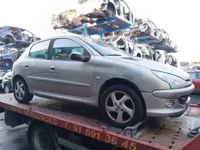 Veículo de Sucata peugeot 206 fastback (2a/c) 1.6 16v do ano 2004 alimentado nfu (tu5jp4)
