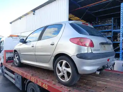 Veículo de Sucata peugeot 206 fastback (2a/c) 1.6 16v do ano 2004 alimentado nfu (tu5jp4)