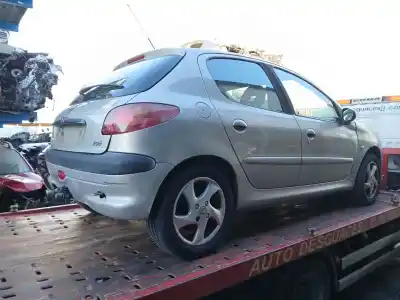 Veículo de Sucata peugeot 206 fastback (2a/c) 1.6 16v do ano 2004 alimentado nfu (tu5jp4)