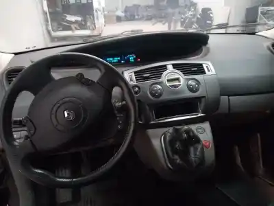 Veículo de Sucata renault scenic ii confort dynamique do ano 2005 alimentado f9q812