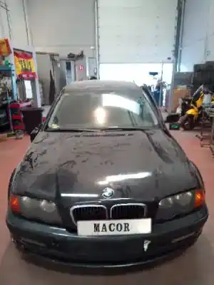 Veicolo di demolizione BMW SERIE 3 BERLINA (E46) 320d dell'anno 2001 alimentato M47204D1