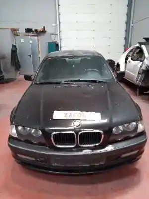 Veicolo di demolizione BMW SERIE 3 BERLINA (E46) 320d dell'anno 2001 alimentato M47204D1