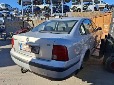 Veículo de Sucata volkswagen passat b5 (3b2) 1.8 t do ano 2000 alimentado aeb,anb,apu
