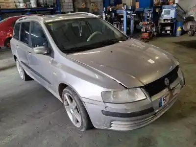 Véhicule à la ferraille FIAT STILO MULTI WAGON (192_)  de l'année 2003 alimenté 192 A1.000,192 B4.000,937 A7.000
