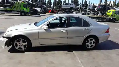 Veicolo di demolizione mercedes-benz clase c (bm 203) berlina 612962 dell'anno 2002 alimentato 612962