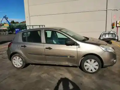 Vehicul casat renault clio iii d4f740 al anului 2011 alimentat d4f740