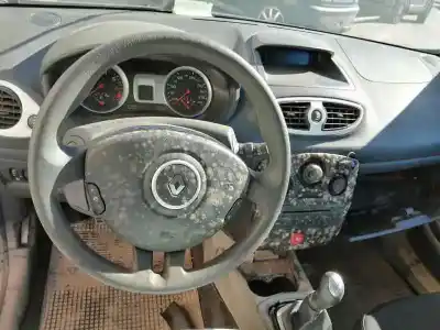 Vehicul casat renault clio iii d4f740 al anului 2011 alimentat d4f740