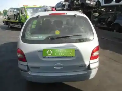 Scrapping Vehicle renault megane i scenic (ja0) f9q k7 of the year 2002 powered f9q k7