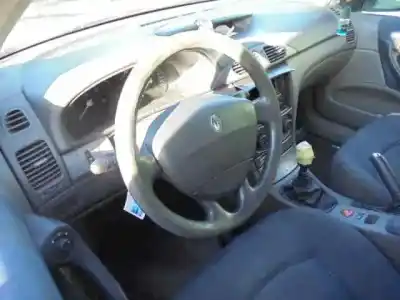 Здавання транспортного засобу renault laguna ii (bg0) f9q754 року 2002 потужний f9q754