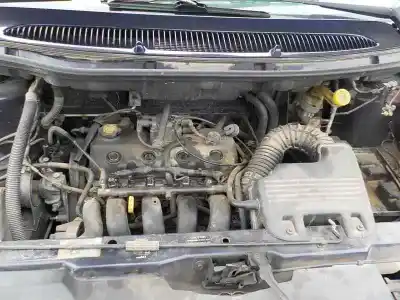 Здавання транспортного засобу chrysler voyager (rg) daimler chrysler 7b ó 2.4l року 1997 потужний 