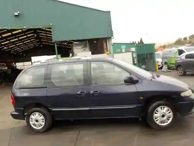 Здавання транспортного засобу chrysler voyager (rg) daimler chrysler 7b ó 2.4l року 1997 потужний 