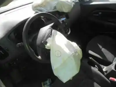 Véhicule à la ferraille kia rio (ub) g4la de l'année 2013 alimenté g4la