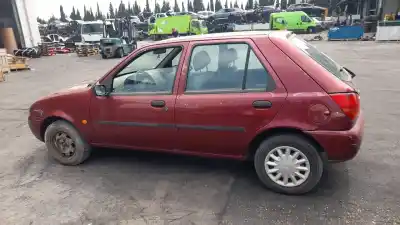 Veicolo di demolizione ford fiesta berlina rtj dell'anno 1997 alimentato rtj
