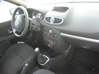 Здавання транспортного засобу renault clio iii d4f740 року 2006 потужний d4f740