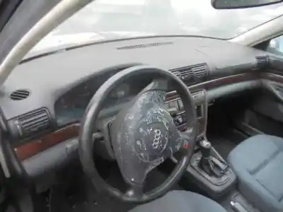 Veículo de Sucata audi a4 b5 (8d2) 1.8 do ano 1999 alimentado adr