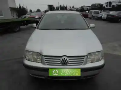 Vehículo de desguace VOLKSWAGEN BORA BERLINA (1J2) Conceptline del año 2000 con motor ALH