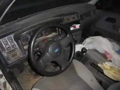 Véhicule à la ferraille ford sierra berlina g/n9 de l'année 1991 alimenté n9