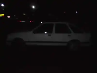Véhicule à la ferraille ford sierra berlina g/n9 de l'année 1991 alimenté n9