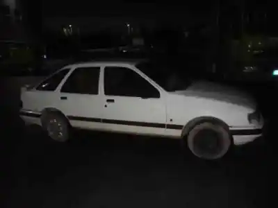 Véhicule à la ferraille ford sierra berlina g/n9 de l'année 1991 alimenté n9