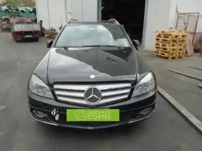 Vehículo de desguace MERCEDES CLASE C (W204) FAMILIAR 320 T CDI (204.222) del año 2015 con motor 642961