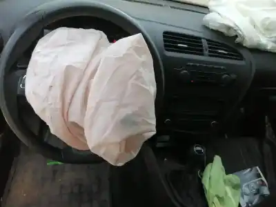 Здавання транспортного засобу seat leon (1p1) 1.2 tsi року 2011 потужний cbzb