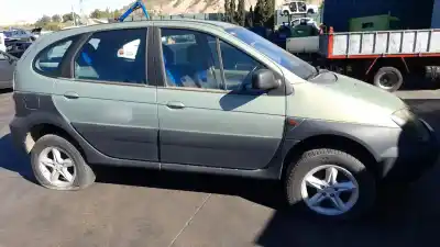Scrapping Vehicle renault scenic rx4 (ja0) f4r744 of the year 2002 powered f4r744