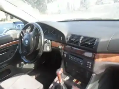 Scrapping Vehicle bmw 5 (e39) 520 d of the year 2001 powered 204d1