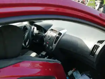Sloopvoertuig kia proceed (ed) d4fb van het jaar 2012 aangedreven d4fb