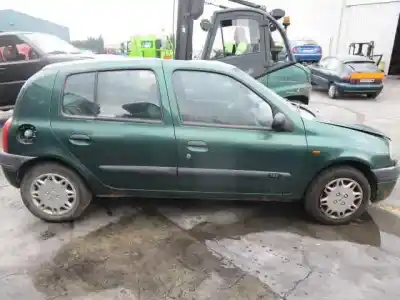 Scrapping Vehicle renault clio ii fase i (b/cb0) f8qk6 of the year 1999 powered f8qk6