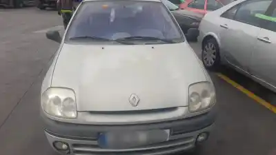 Veicolo di demolizione renault clio ii fase ii (b/cb0) d7f726 dell'anno 2000 alimentato d7f726
