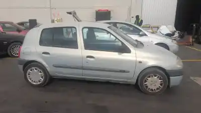 Veicolo di demolizione renault clio ii fase ii (b/cb0) d7f726 dell'anno 2000 alimentato d7f726