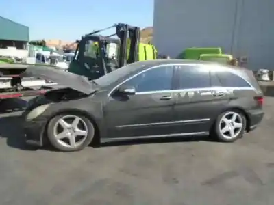 Veicolo di demolizione MERCEDES-BENZ CLASE R (W251, V251) R 500 4-MATIC (251.075, 251.175) dell'anno 2004 alimentato M113971