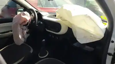 Sloopvoertuig renault twingo iii h4da400 van het jaar 2015 aangedreven h4da400