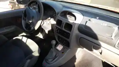 Scrapping Vehicle renault clio ii fase i (b/cb0) d7f720 of the year 2000 powered d7f720