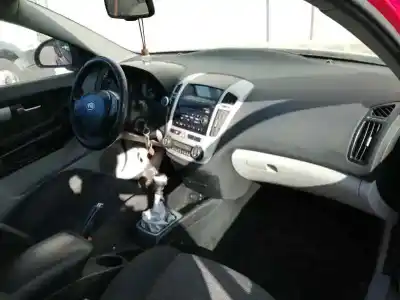 Здавання транспортного засобу kia proceed (ed) d4fb року 2008 потужний d4fb